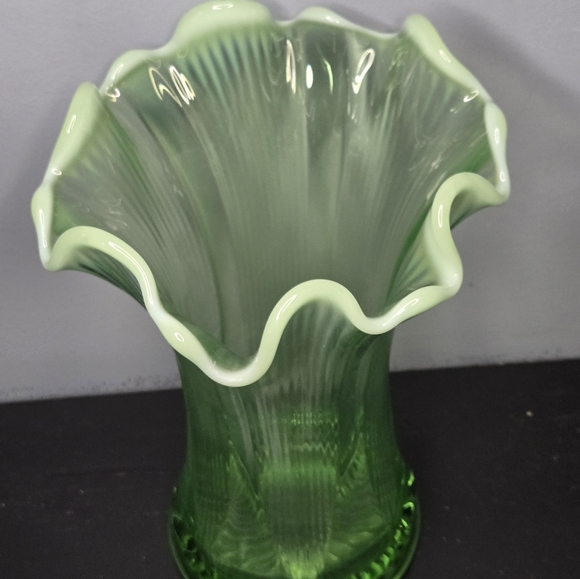 RARE Vintage/Antique Jefferson Glass Bright Green Opalescent 7" Swung Vase - Picture 13 of 16